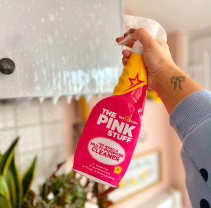 Открийте Тайното Оръжие за Перфектна Чистота: The Pink Stuff Магически Спрей за Почистване